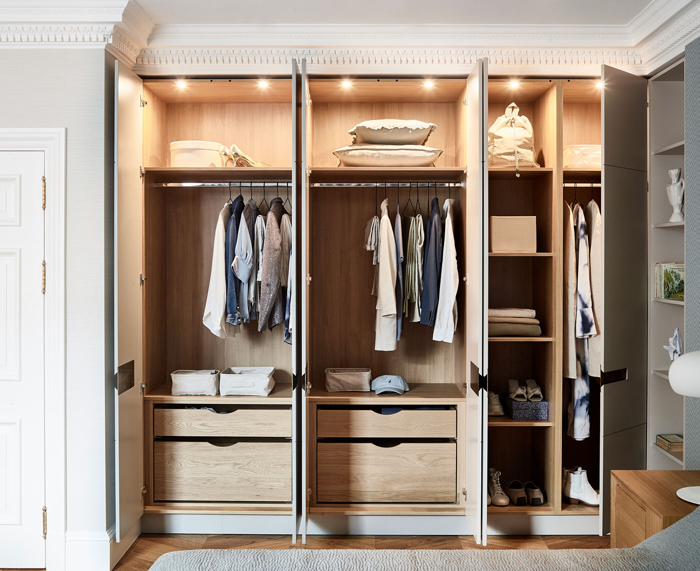 Wardrobe design in Greater Noida